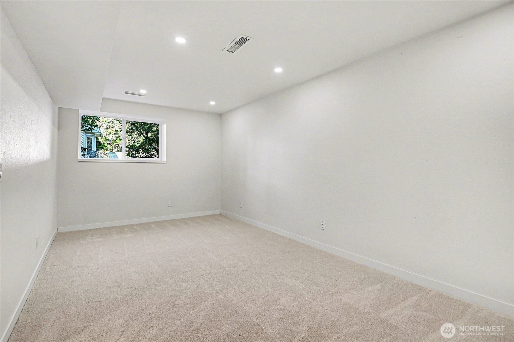 6560 West Mercer Way Mercer Island, WA 98040 - Photo 22 of 33