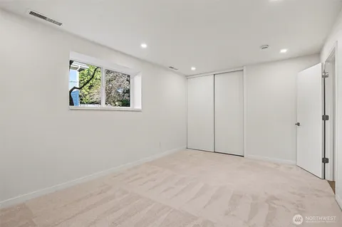 $2,588,000 | 6560 West Mercer Way, Mercer Island, WA 98040