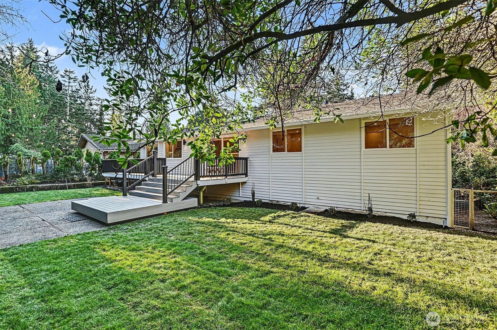 6560 West Mercer Way Mercer Island, WA 98040 - Photo 30 of 33