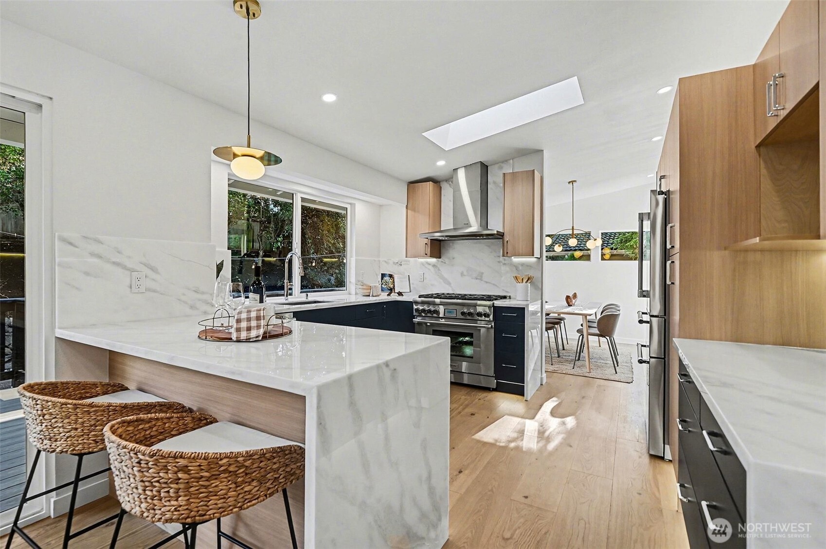 6560 West Mercer Way Mercer Island, WA 98040 - Photo 7 of 33