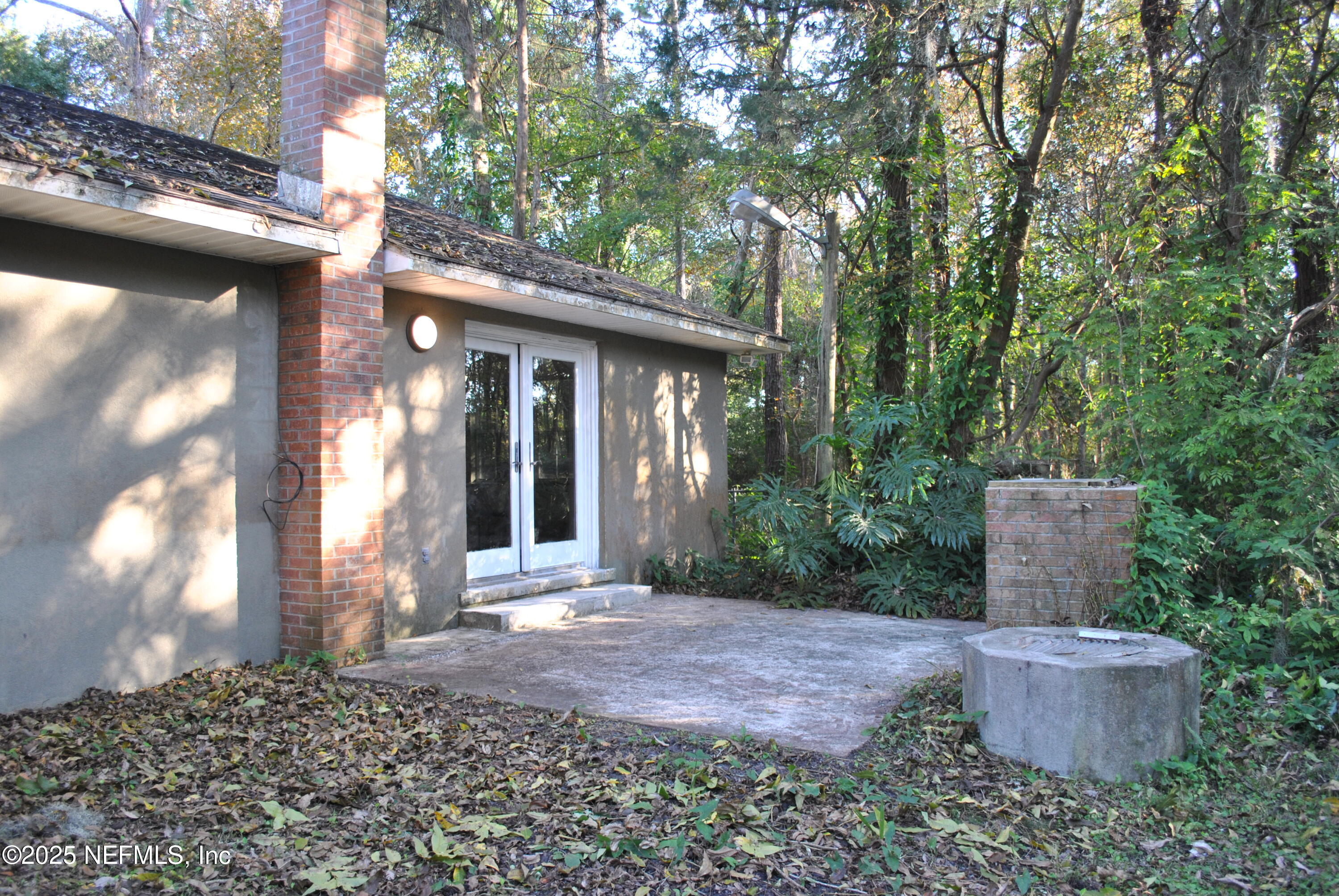 2819 North 6th Street St. Augustine, FL 32084 - Photo 18 of 18 a view of a house with backyard and garden