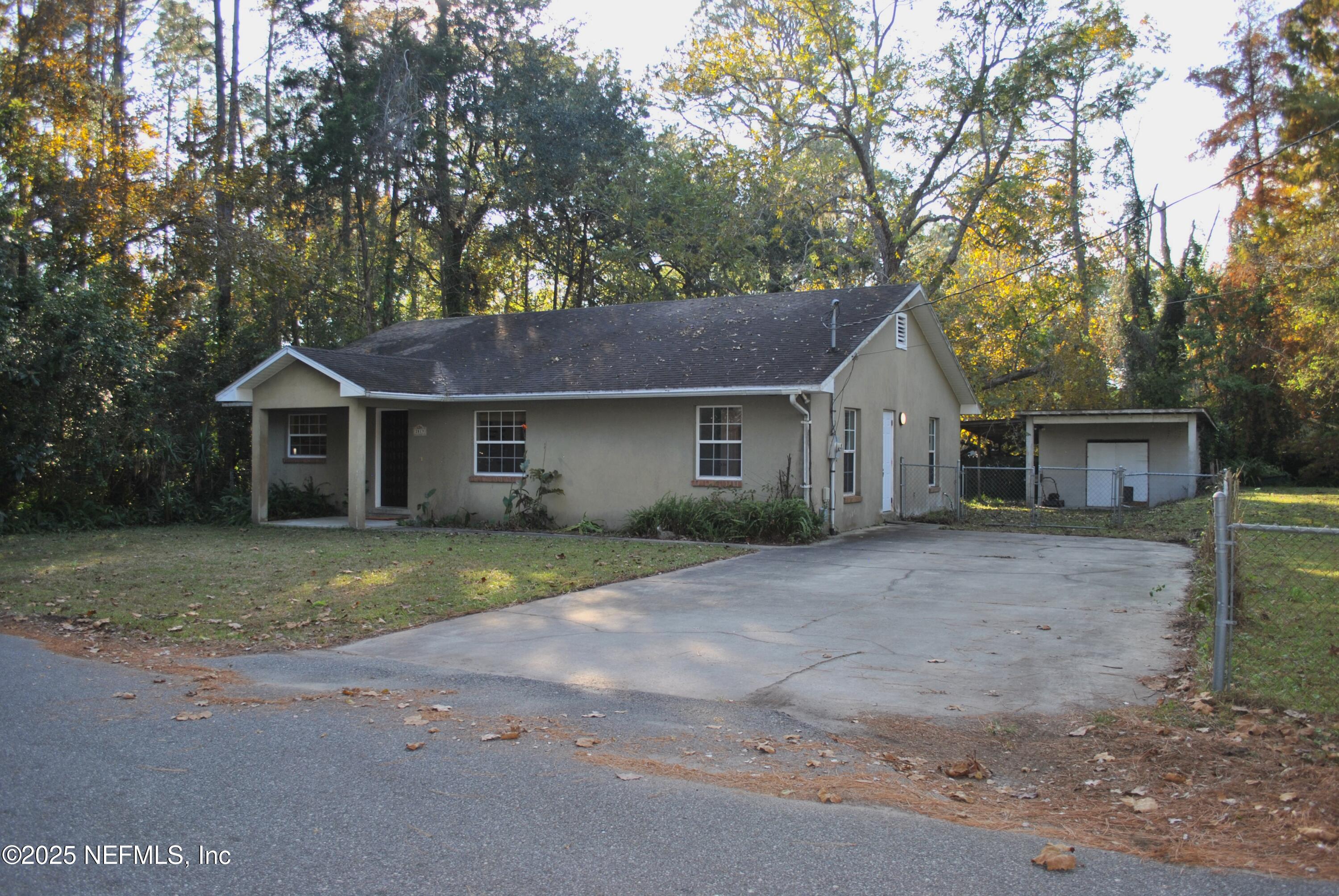2819 North 6th Street St. Augustine, FL 32084 - Photo 3 of 18 a front view of house with yard and trees
