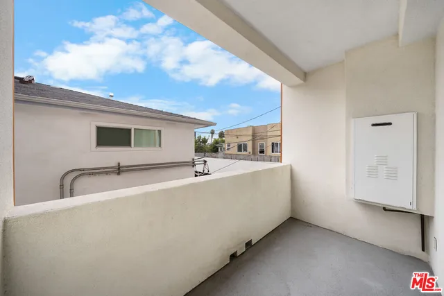 $3,069 | 5612 Lexington Avenue, Unit 204, Los Angeles, CA 90038