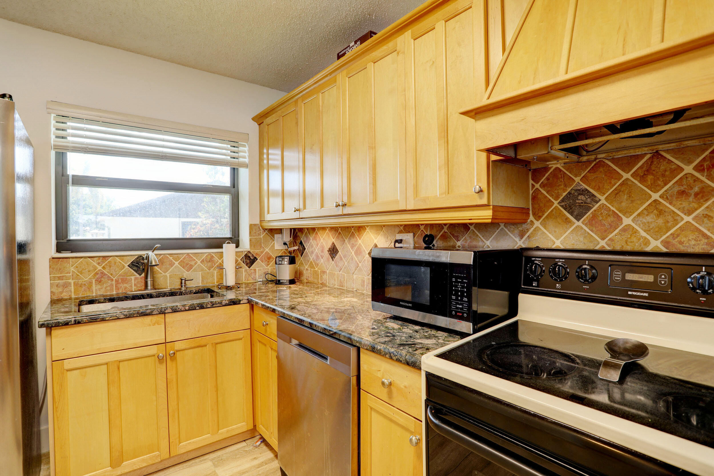 639 Banks Road Margate, FL 33063 - Photo 6 of 44 Kitchen