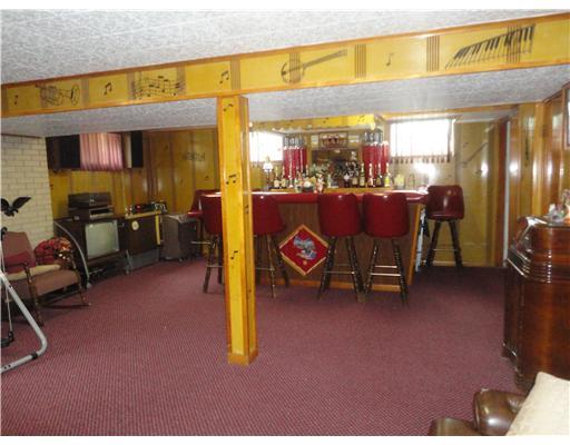 1437 Grove Road Castle Shannon, PA 15236 - Photo 14 of 18 Den/Family/Great Room.