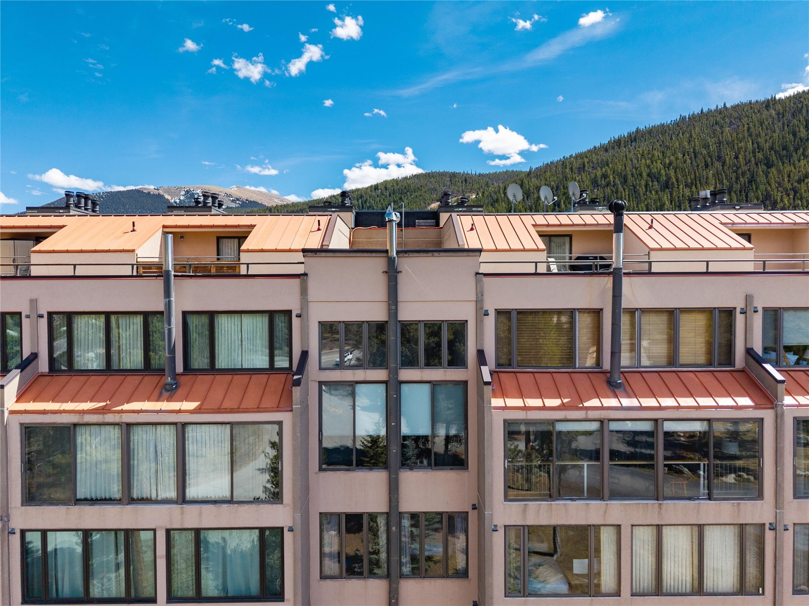 22340 Highway 6, Unit 1804 Keystone, CO 80435 - Photo 40 of 49 a view of a large building