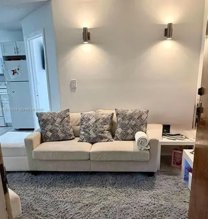 $1,700 | 5055 Northwest 7th Street, Unit 405, Miami, FL 33126