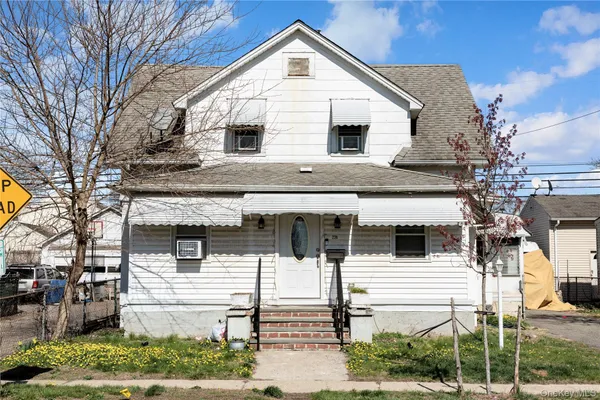 $1,050,000 | 236 Maple Place, Mineola, NY 11501