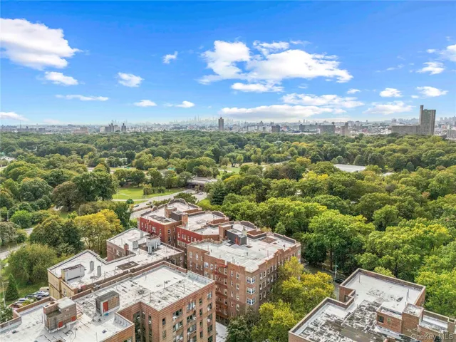 $149,999 | 601 Pelham Parkway North, Unit 305 | Bronxwood