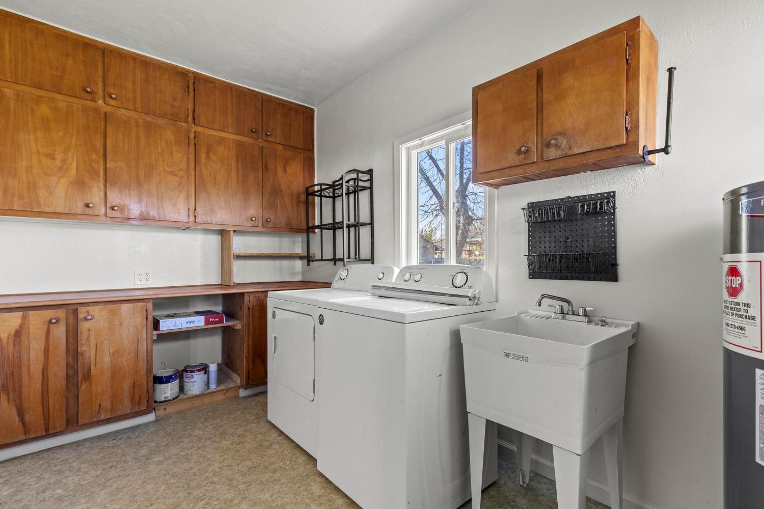 86 North Pacific Street Maxwell, CA 95955 - Photo 20 of 29 Utility/Laundry