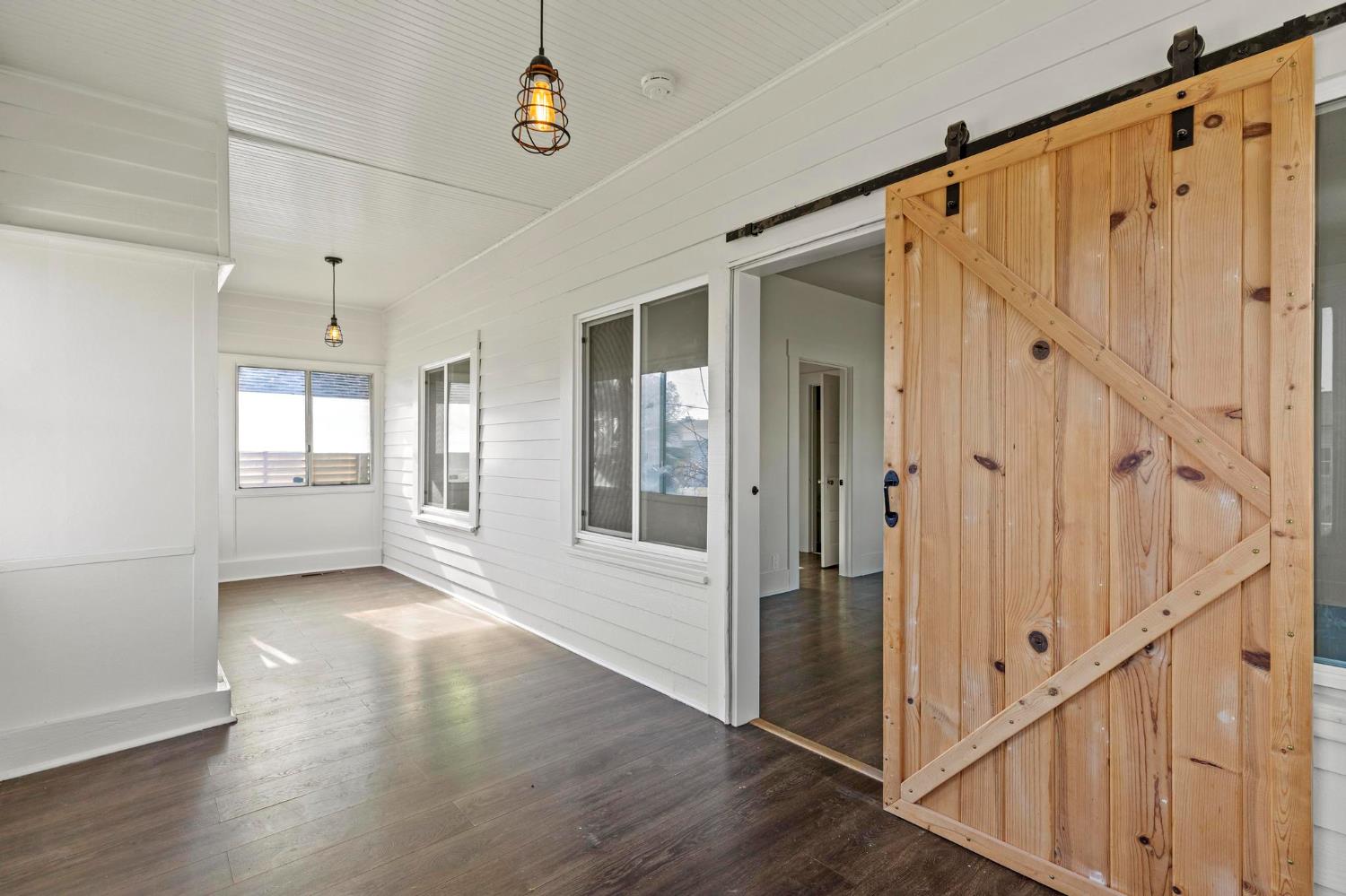 86 North Pacific Street Maxwell, CA 95955 - Photo 4 of 29 Foyer/Sun Porch