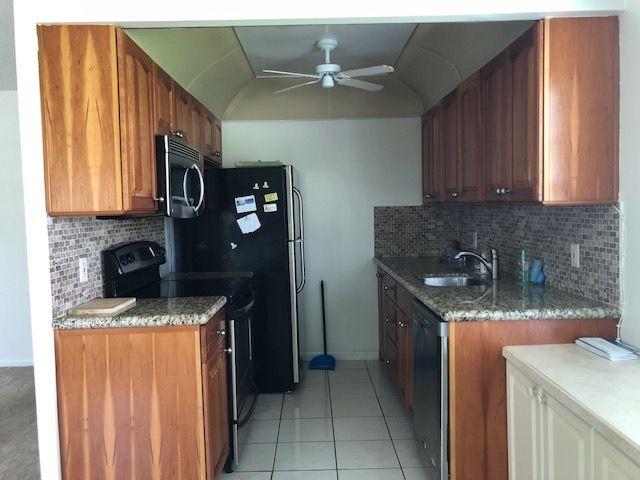 1061 Cornwall East, Unit 1061 Boca Raton, FL 33434 - Photo 2 of 23 Kitchen