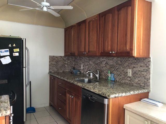 1061 Cornwall East, Unit 1061 Boca Raton, FL 33434 - Photo 3 of 23 Kitchen