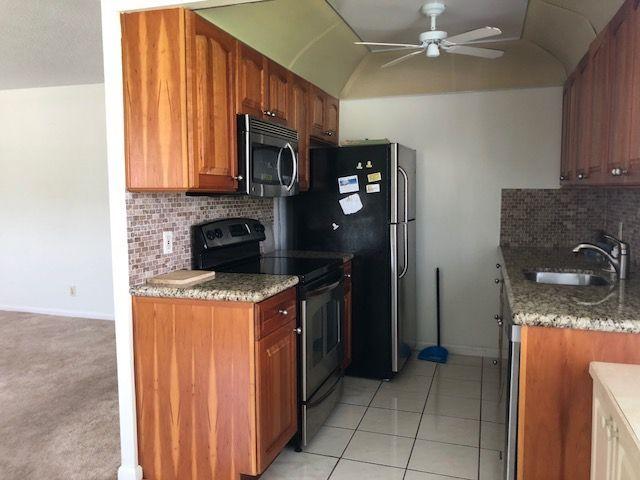 1061 Cornwall East, Unit 1061 Boca Raton, FL 33434 - Photo 4 of 23 Kitchen
