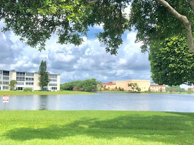 1061 Cornwall East, Unit 1061 Boca Raton, FL 33434 - Photo 6 of 23 View from the side windows