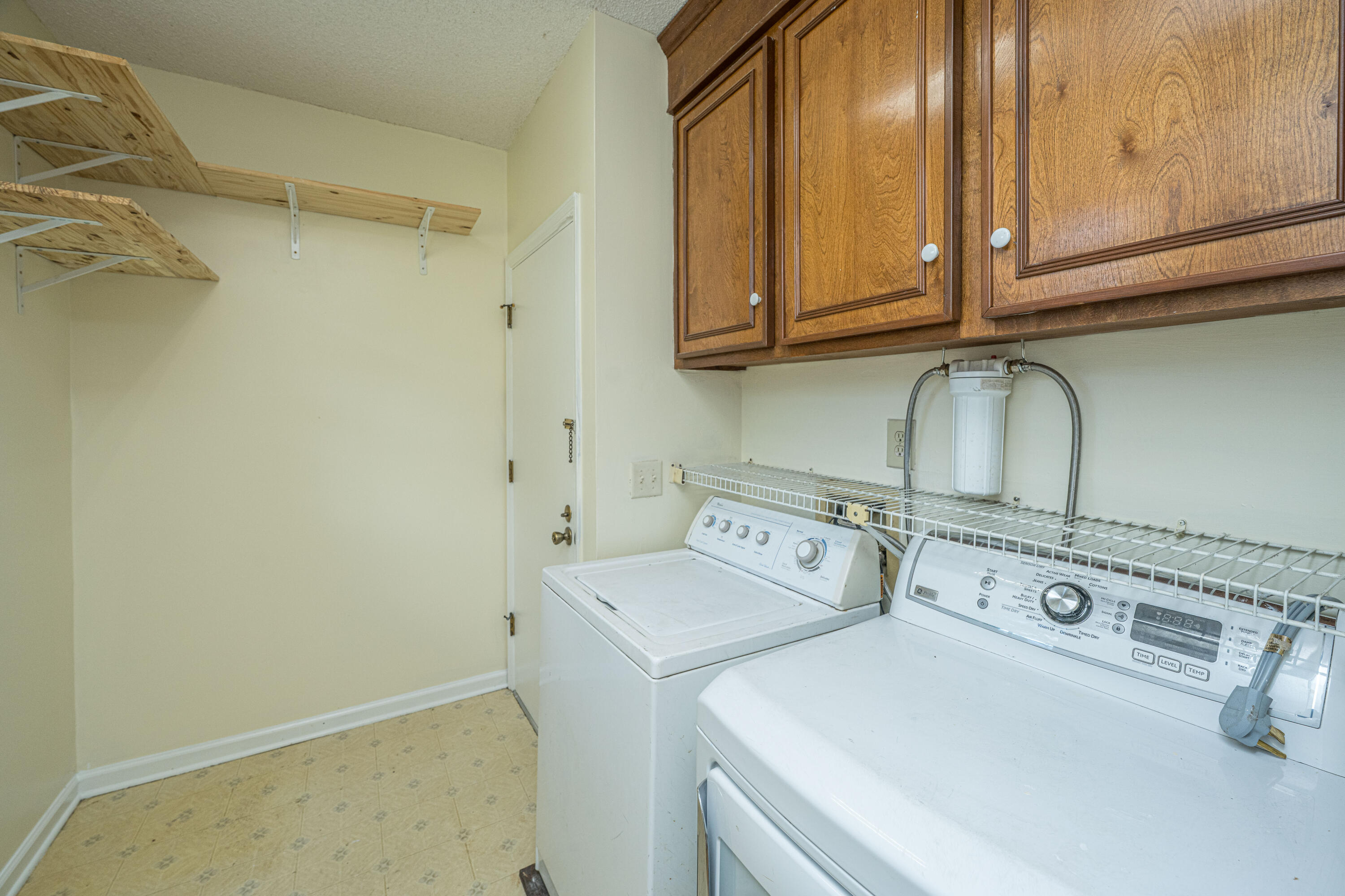 672 Old Plantation Road Charleston, SC 29412 - Photo 12 of 27 Laundry Room
