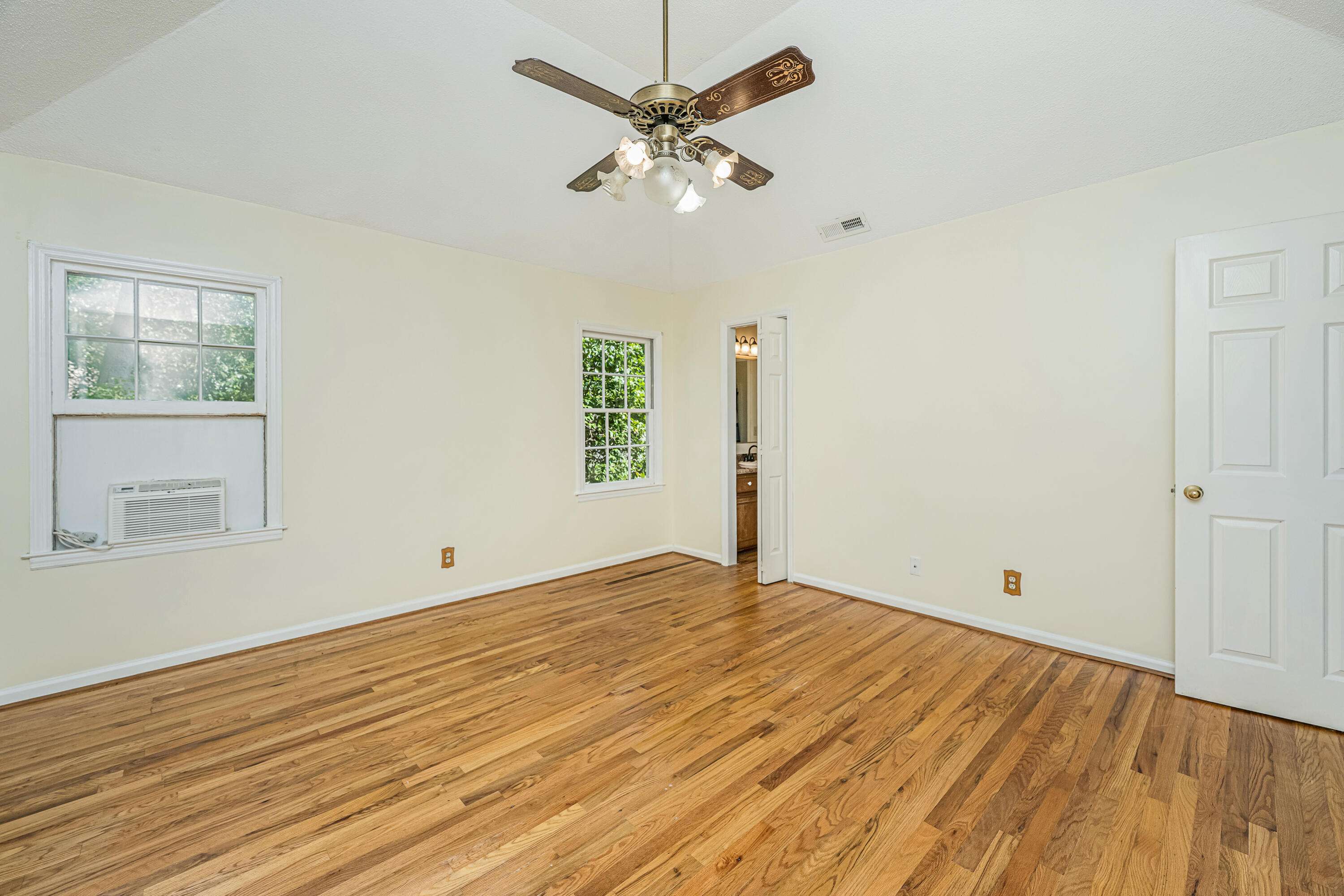 672 Old Plantation Road Charleston, SC 29412 - Photo 16 of 27 Primary Bedroom