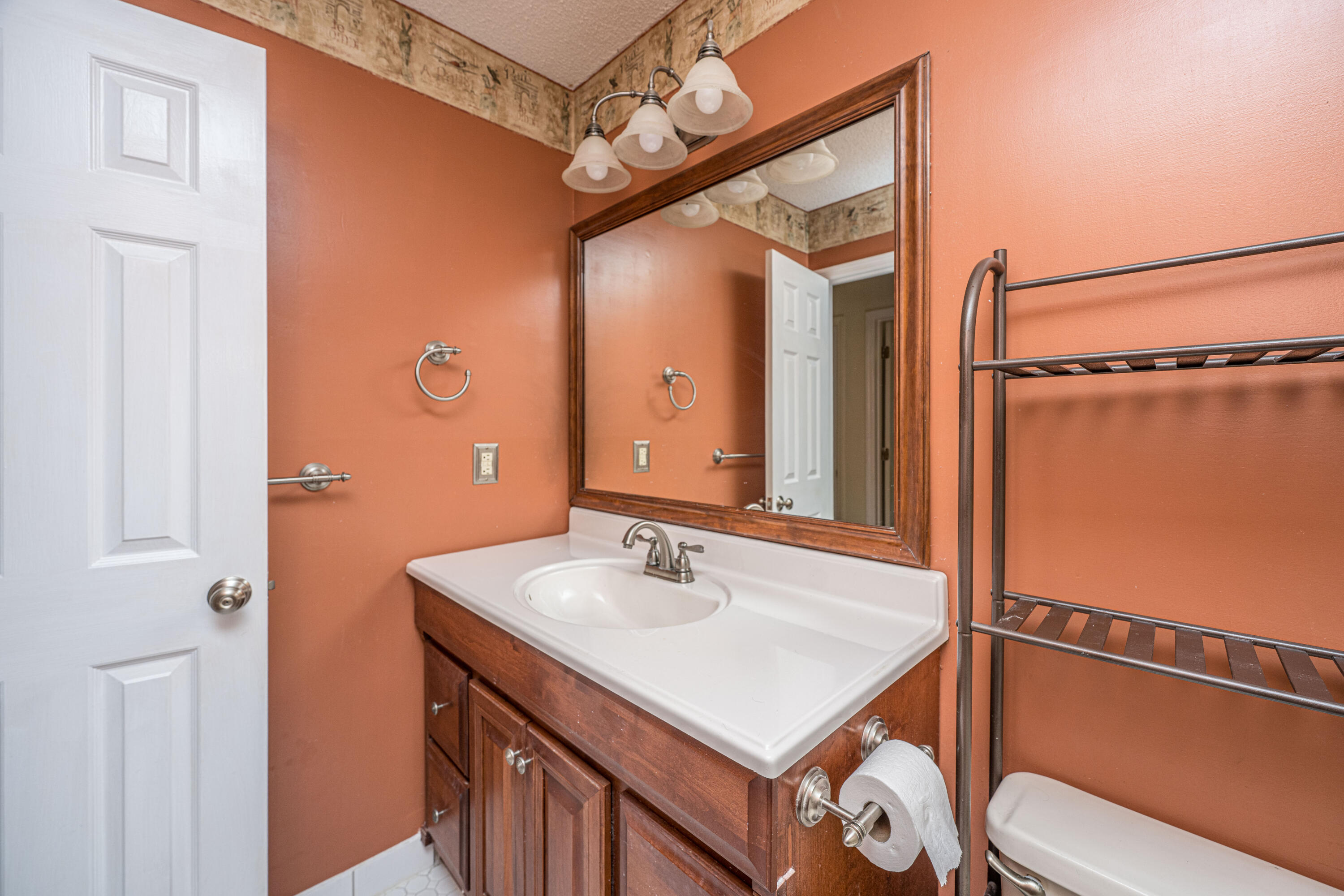 672 Old Plantation Road Charleston, SC 29412 - Photo 19 of 27 Hall Bathroom