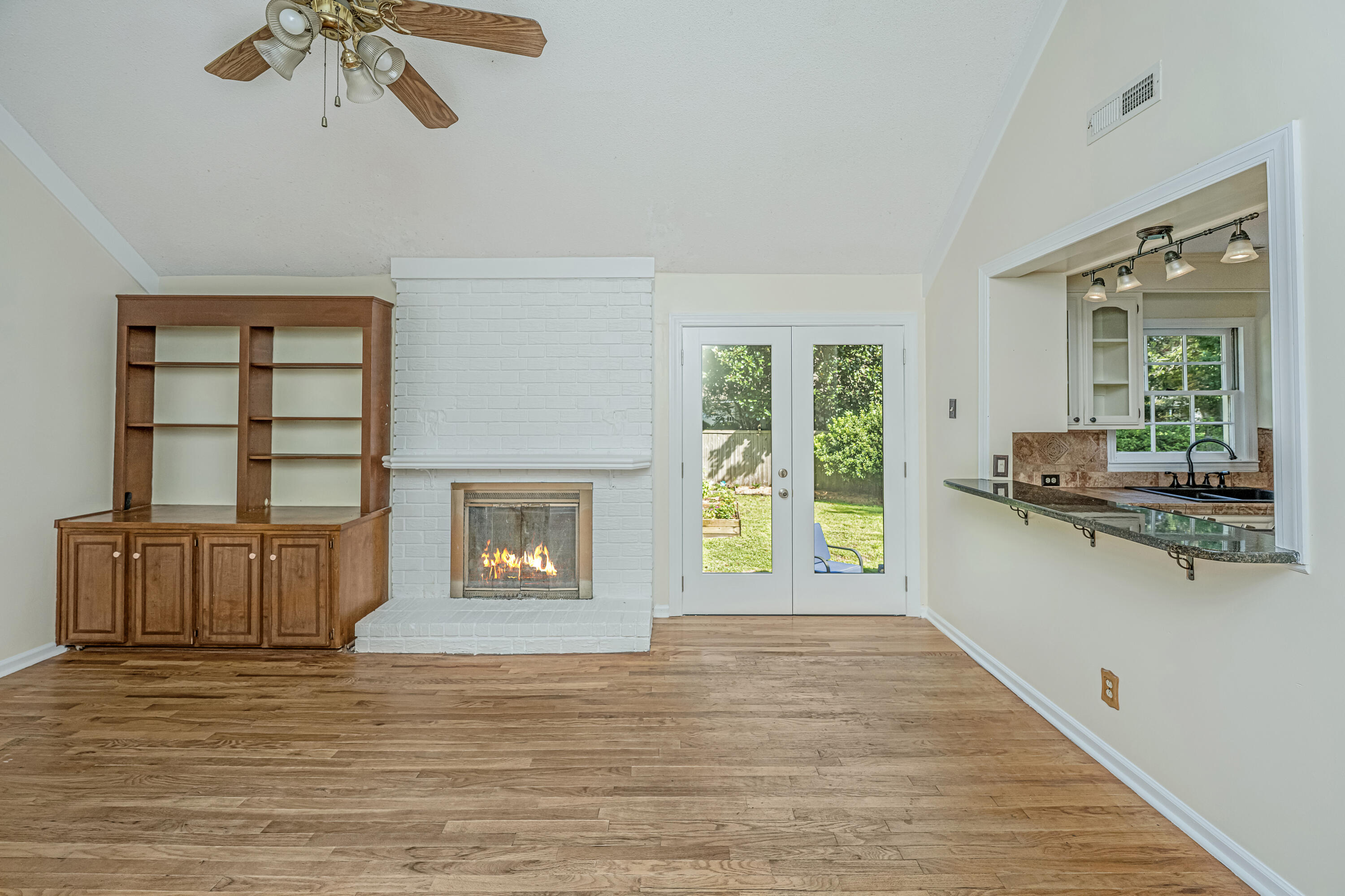 672 Old Plantation Road Charleston, SC 29412 - Photo 6 of 27 Great Room