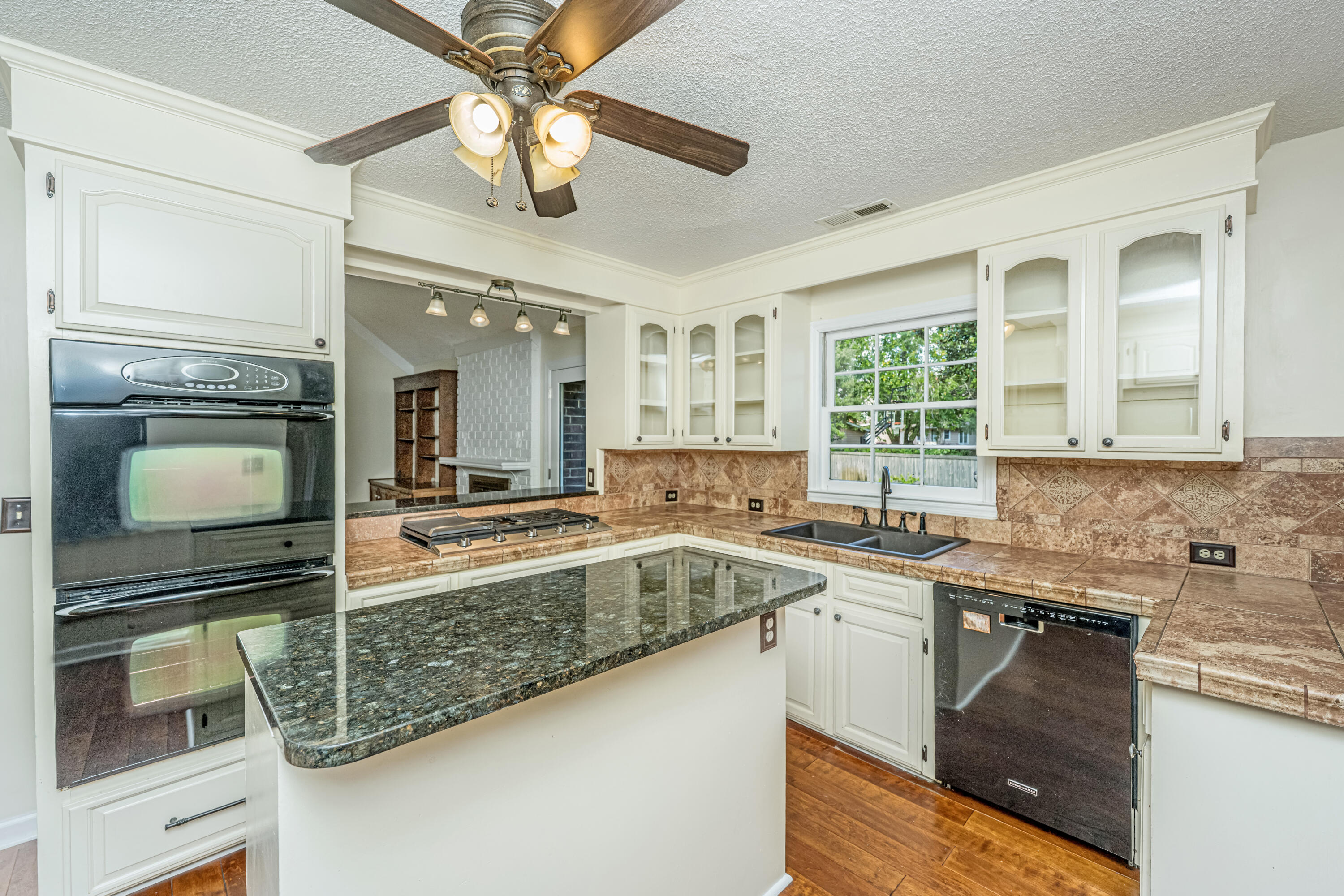 672 Old Plantation Road Charleston, SC 29412 - Photo 7 of 27 Kitchen