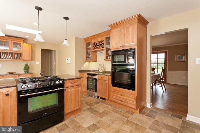 1070 Governors Bridge Road Davidsonville, MD 21035 - Photo 3 of 19 Kitchen