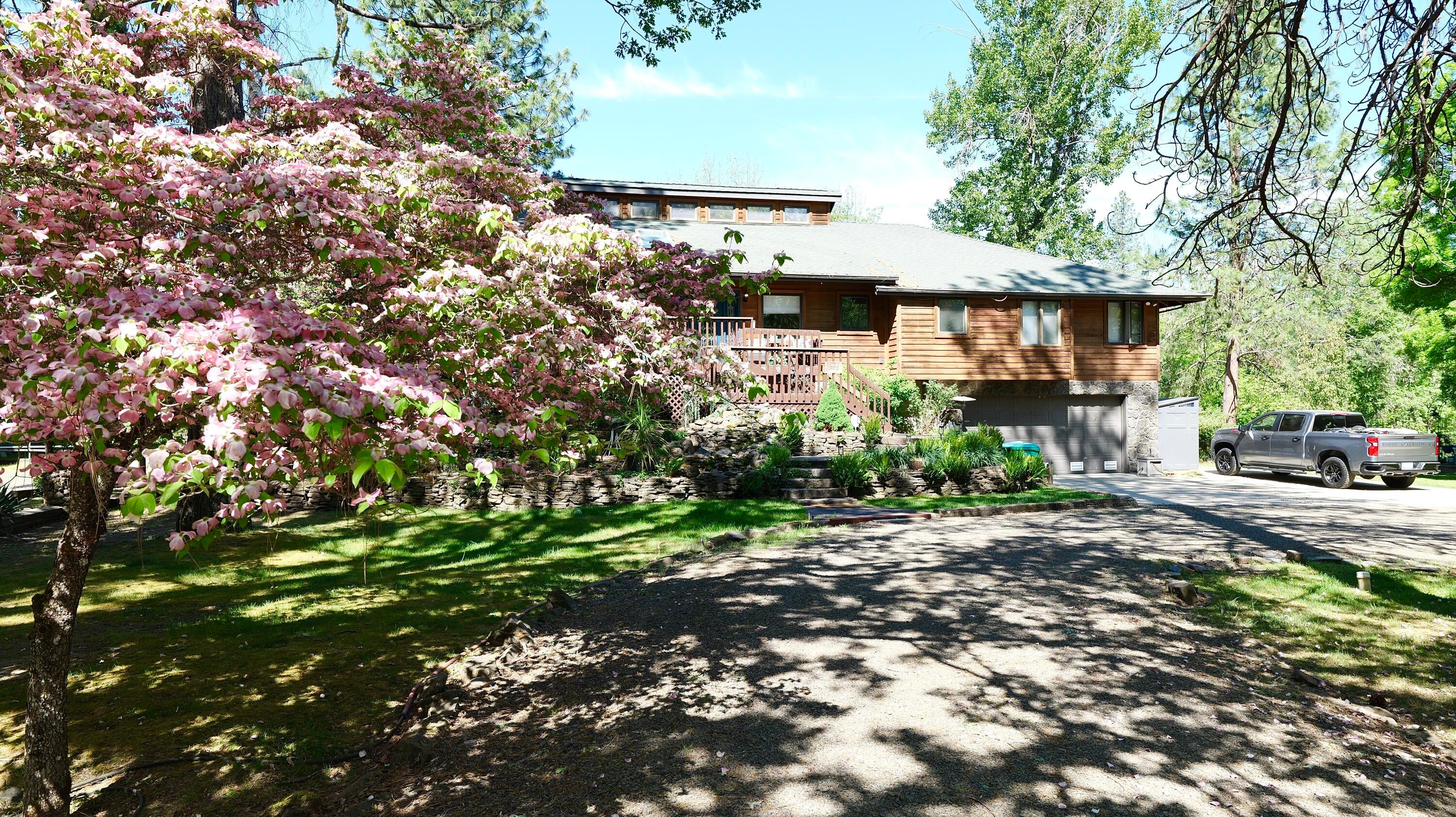 975 Old Ferry Road Shady Cove, OR 97539 - Photo 83 of 100 Beautiful landscaping