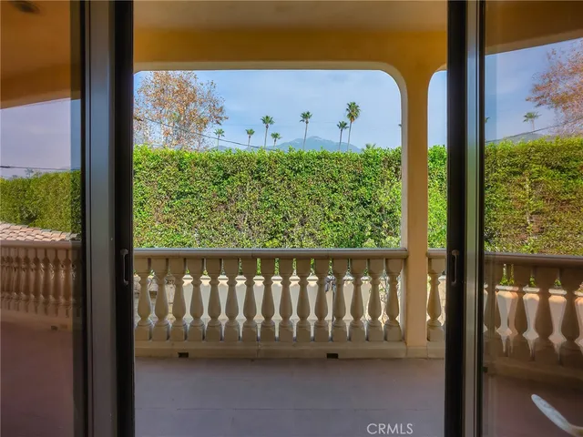 a view of walk in closet