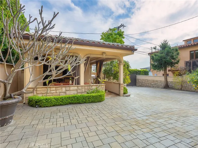 $3,125,521 | 922 East Providencia Avenue, Burbank, CA 91501