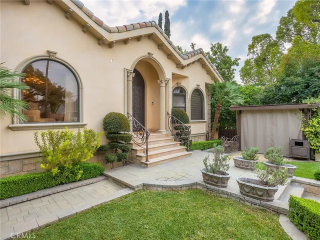 $3,125,521 | 922 East Providencia Avenue, Burbank, CA 91501