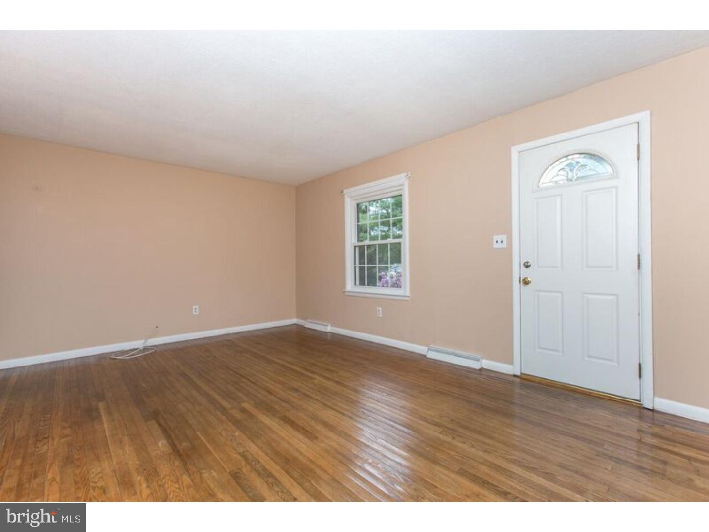 418 Chesterville Road Landenberg, PA 19350 - Photo 6 of 25 Living Room