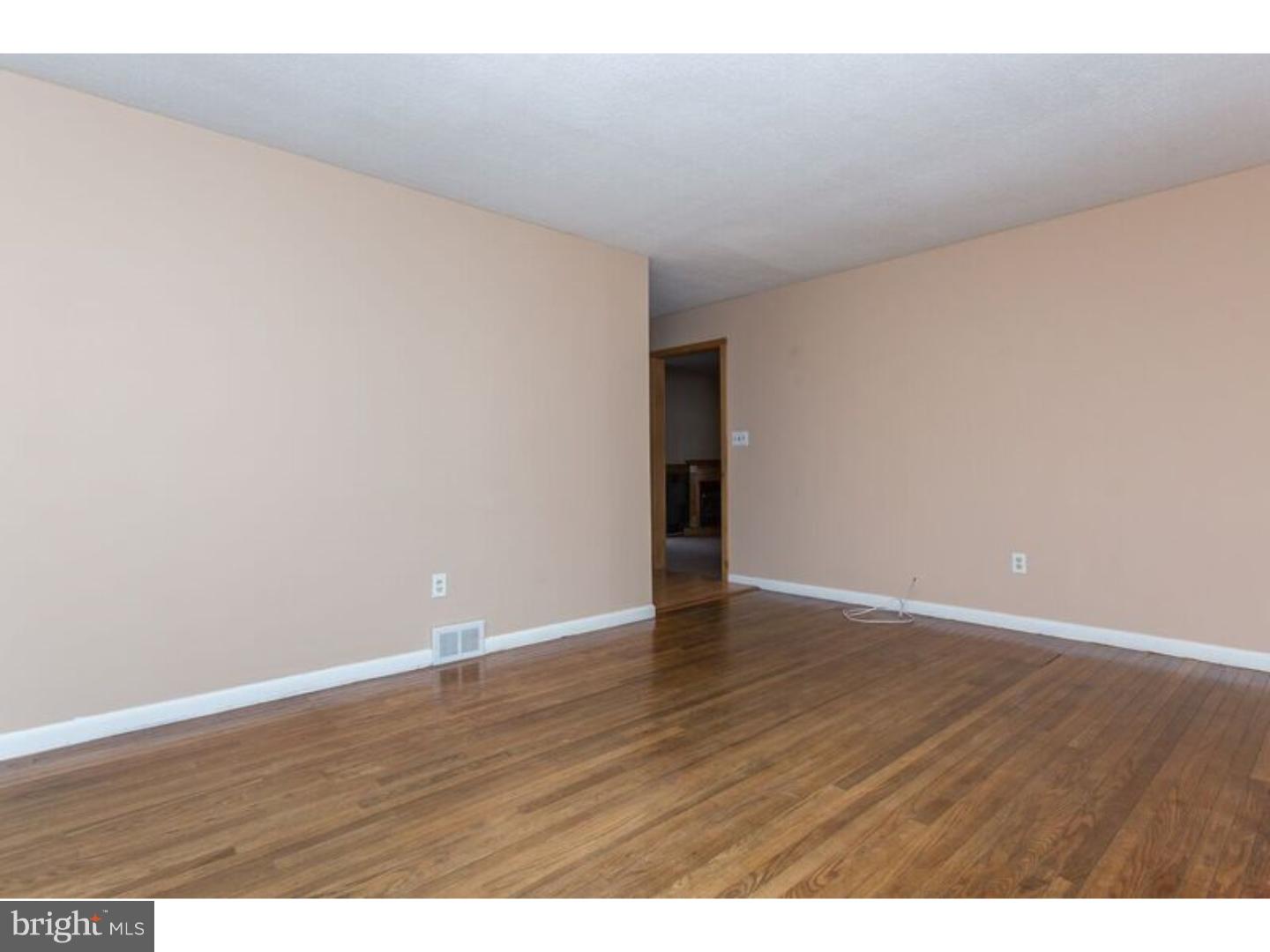 418 Chesterville Road Landenberg, PA 19350 - Photo 7 of 25 Living Room