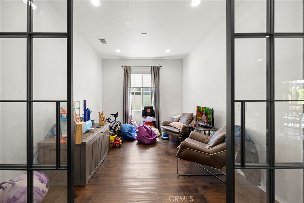 7357 Max Way Eastvale, CA 92880 - Photo 13 of 39 a living room with furniture