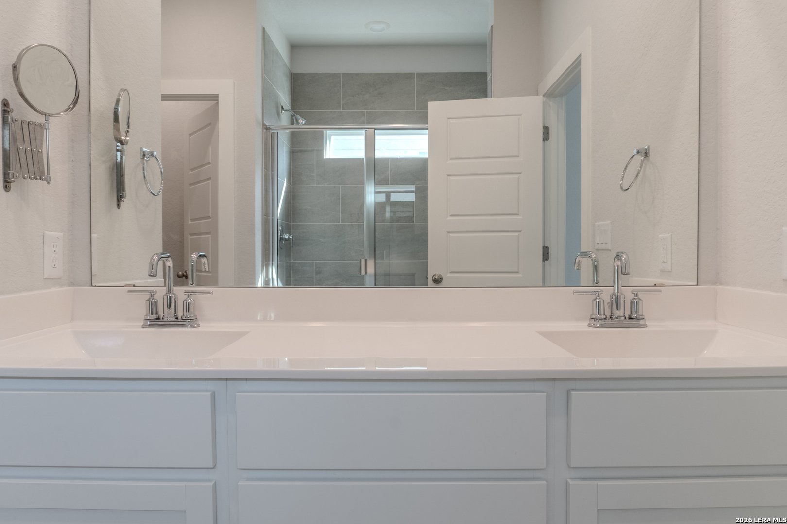 175 Ryan Crossing San Antonio, TX 78253 - Photo 19 of 37 a bathroom with a bathtub and a sink