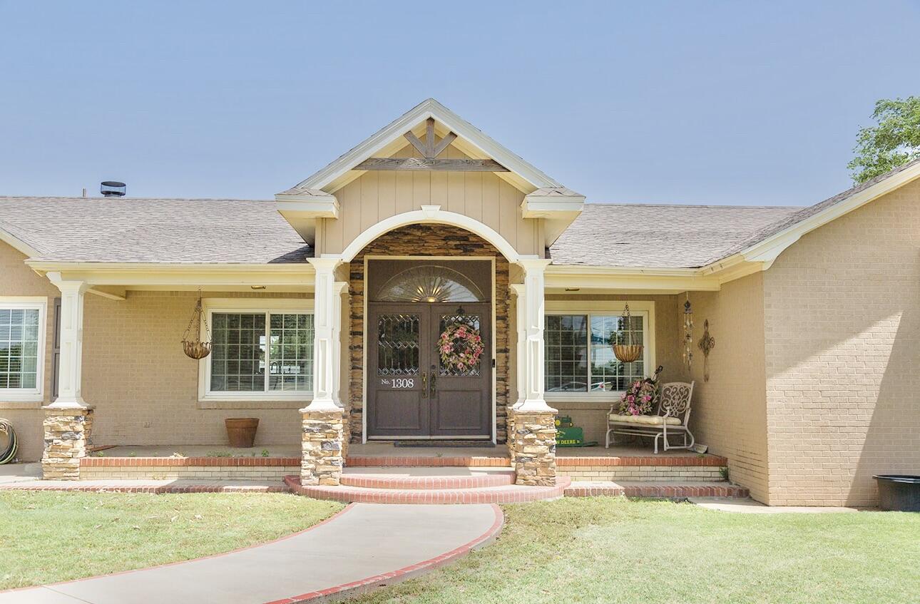 1308 West 24th Street Plainview, TX 79072 - Photo 4 of 85 IMG_1465 2