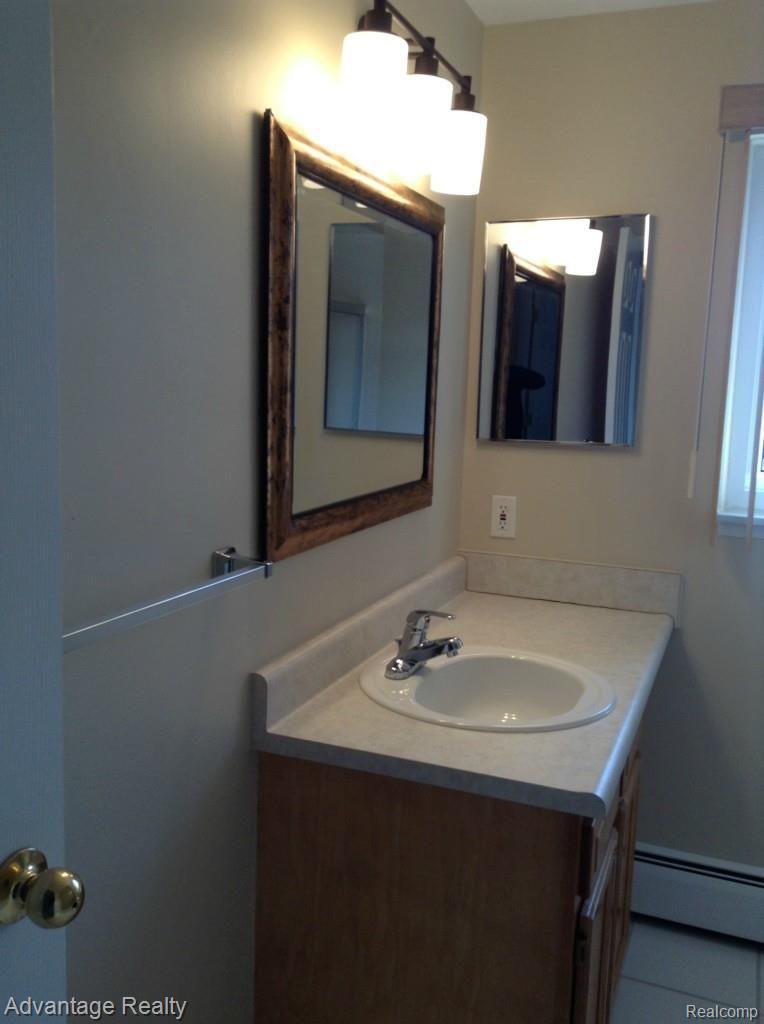 1135 Tienken Court Rochester, MI 48306 - Photo 16 of 25 Updated 2nd Floor Bath