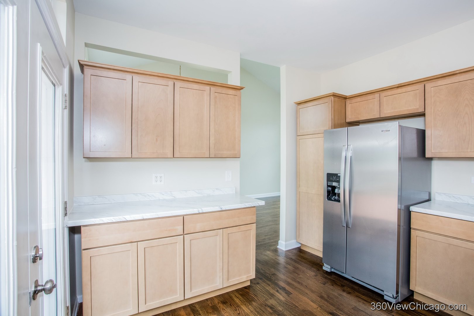 305 West Applegate Court Round Lake, IL 60073 - Photo 9 of 32