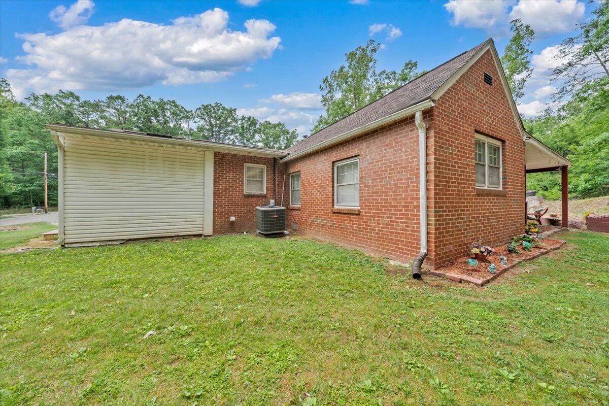 1852 Wildwood Road Salem, VA 24153 - Photo 34 of 48 35-MIB07942