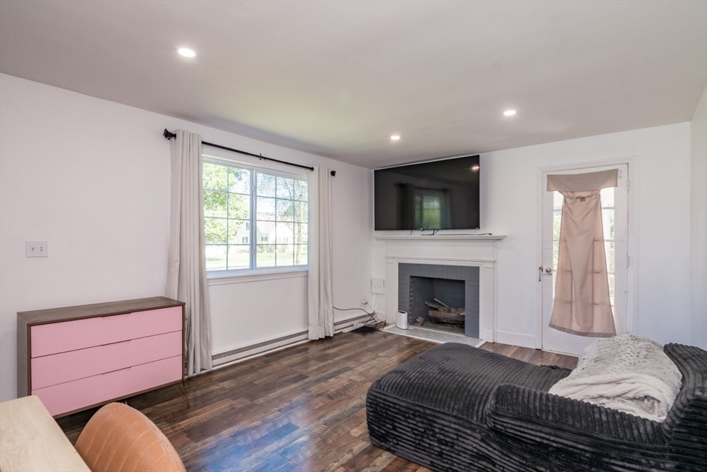 379 Roosevelt Avenue Springfield, MA 01118 - Photo 15 of 32