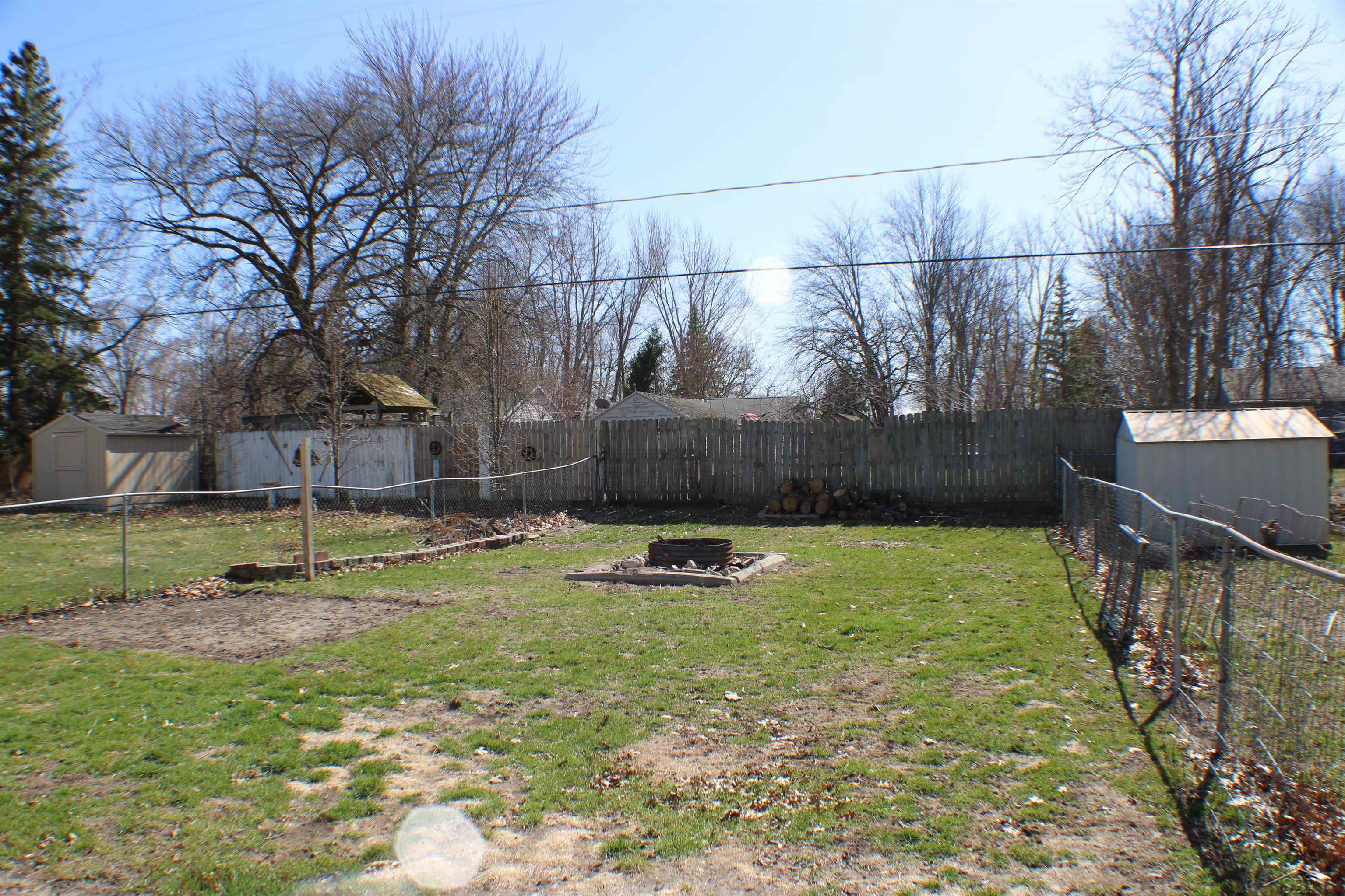 724 Bay Road Bay City, MI 48706 - Photo 19 of 21 50171563-cc330cf8-e75c-42cf-a2f4-efd00c0c214a.JPG