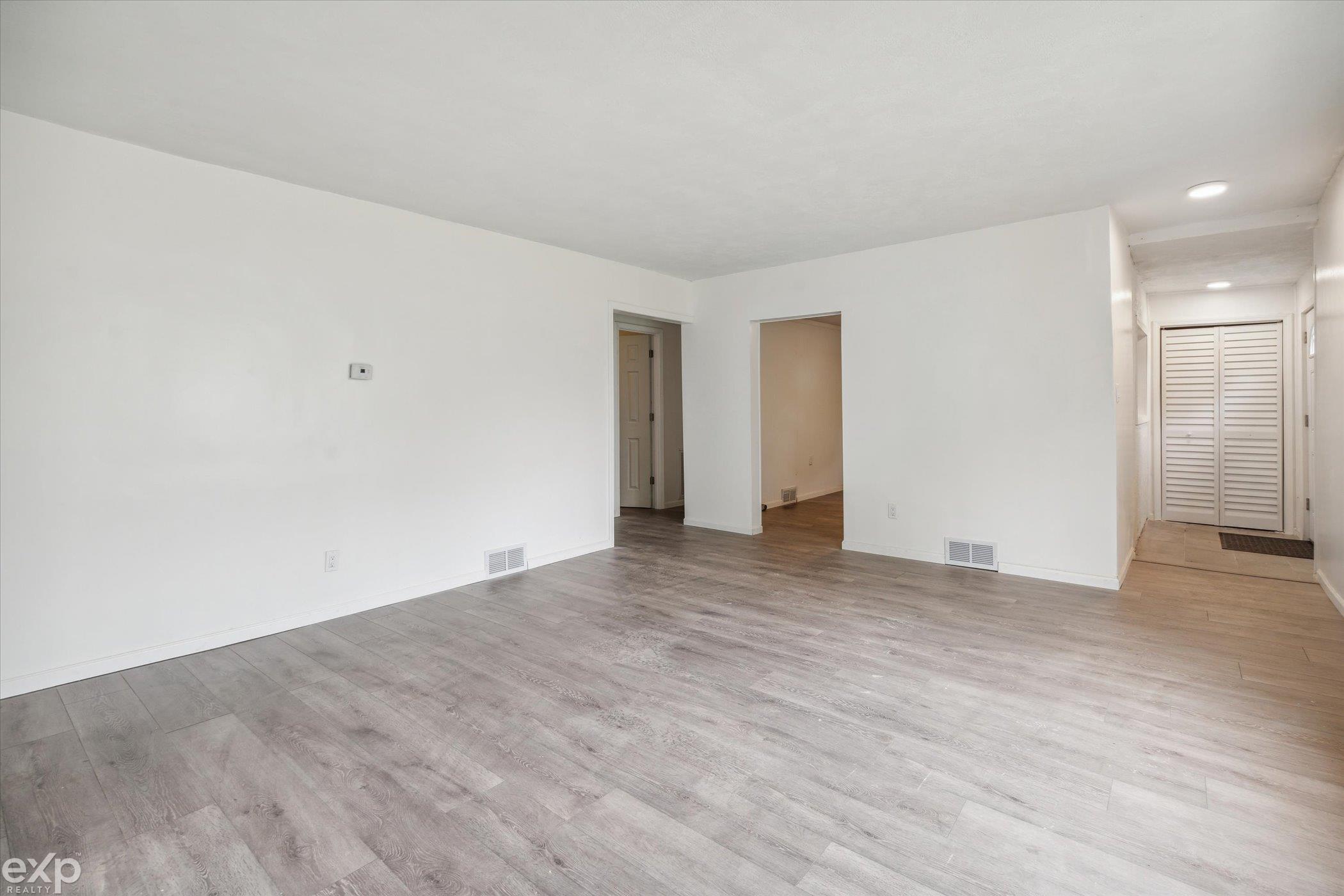 3221 Hemphill Road Burton, MI 48529 - Photo 4 of 14