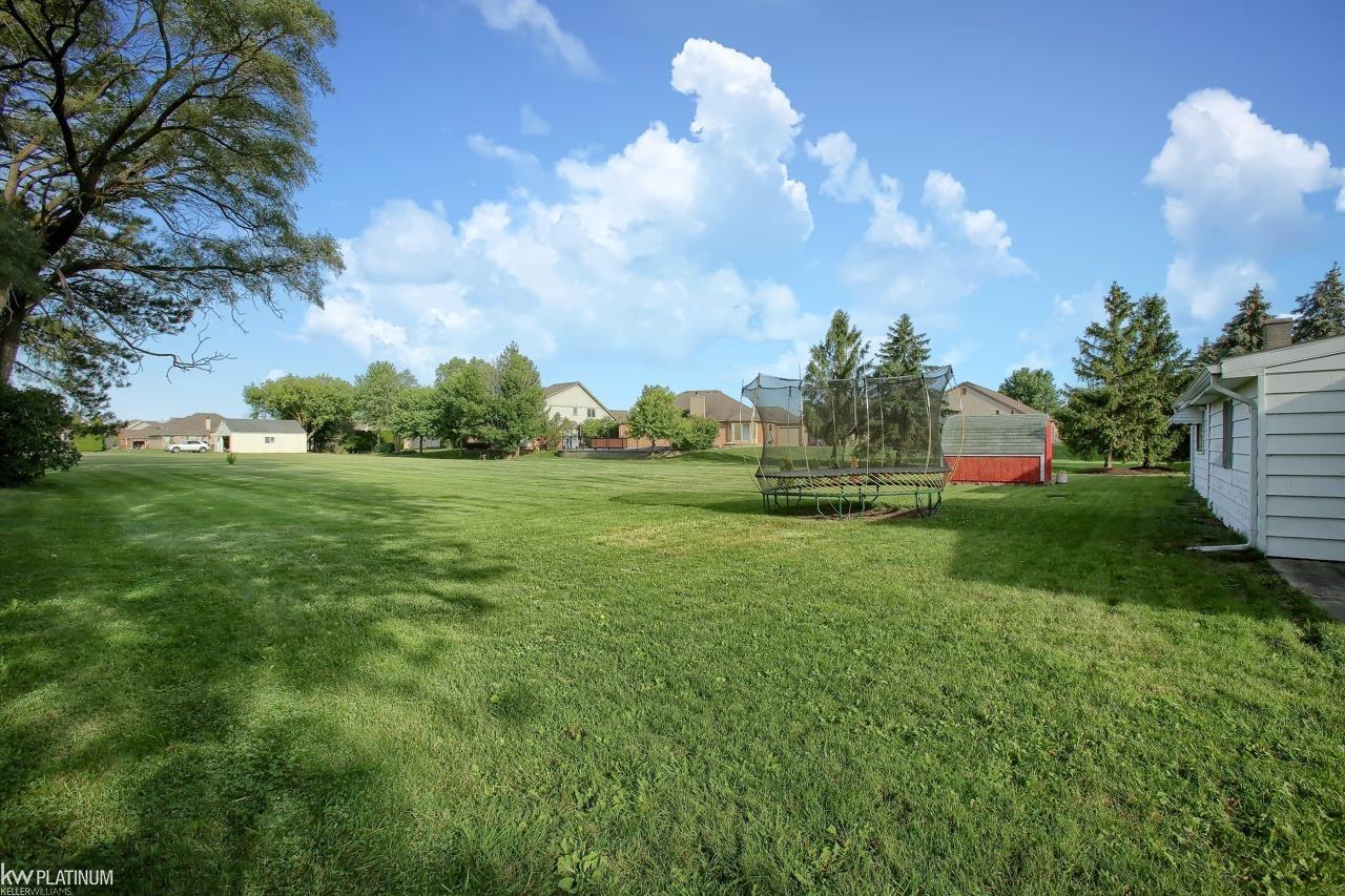 55125 Romeo Plank Road Macomb, MI 48042 - Photo 22 of 24 50093674-21.JPG