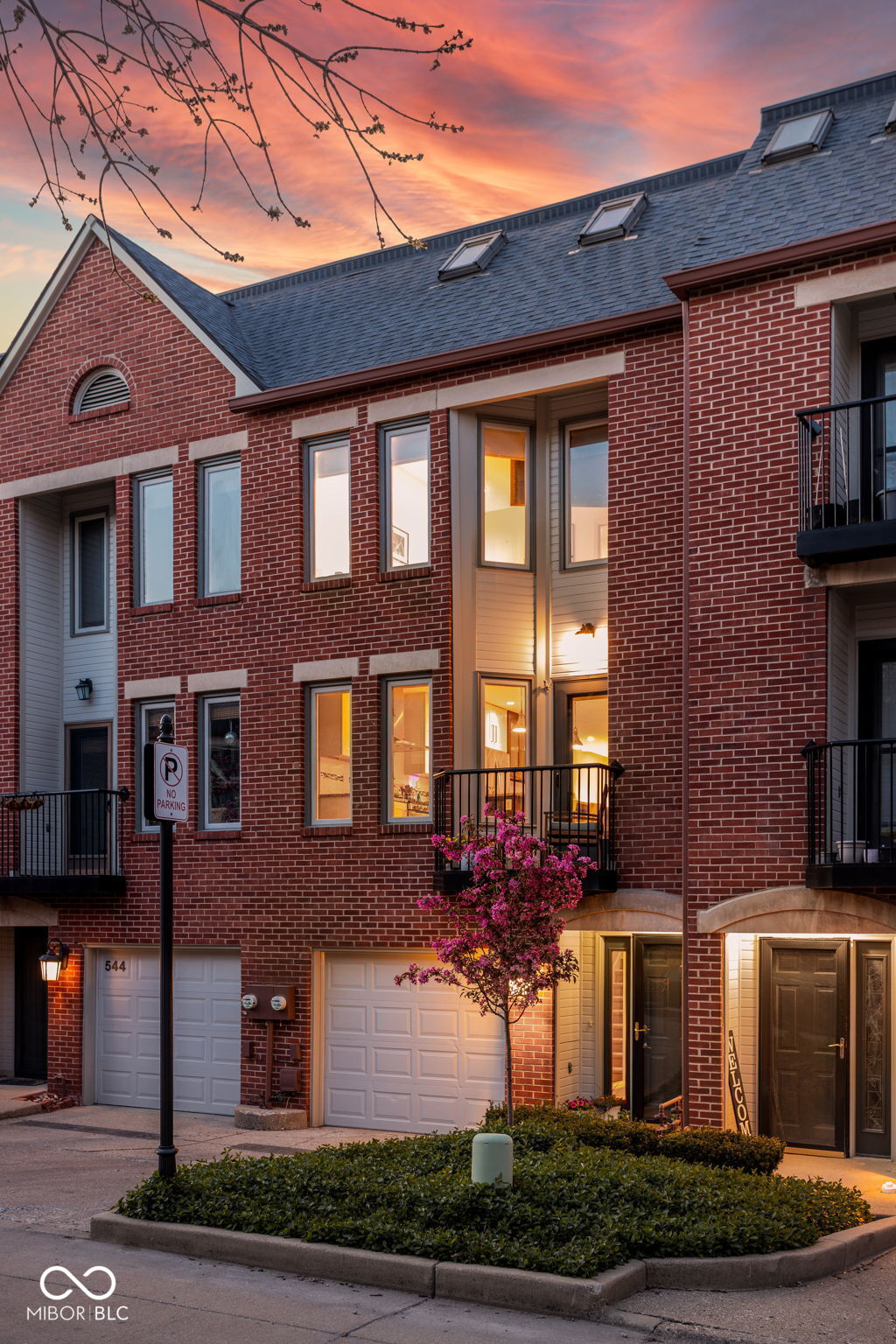 548 Lockerbie Circle North Indianapolis, IN 46202 - Photo 4 of 32