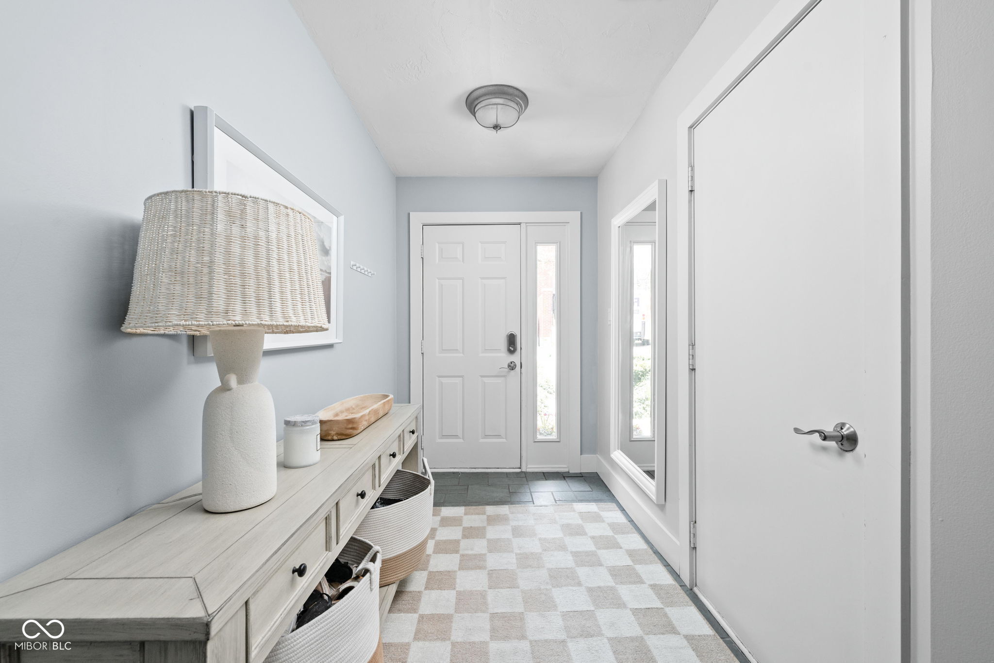 548 Lockerbie Circle North Indianapolis, IN 46202 - Photo 7 of 32