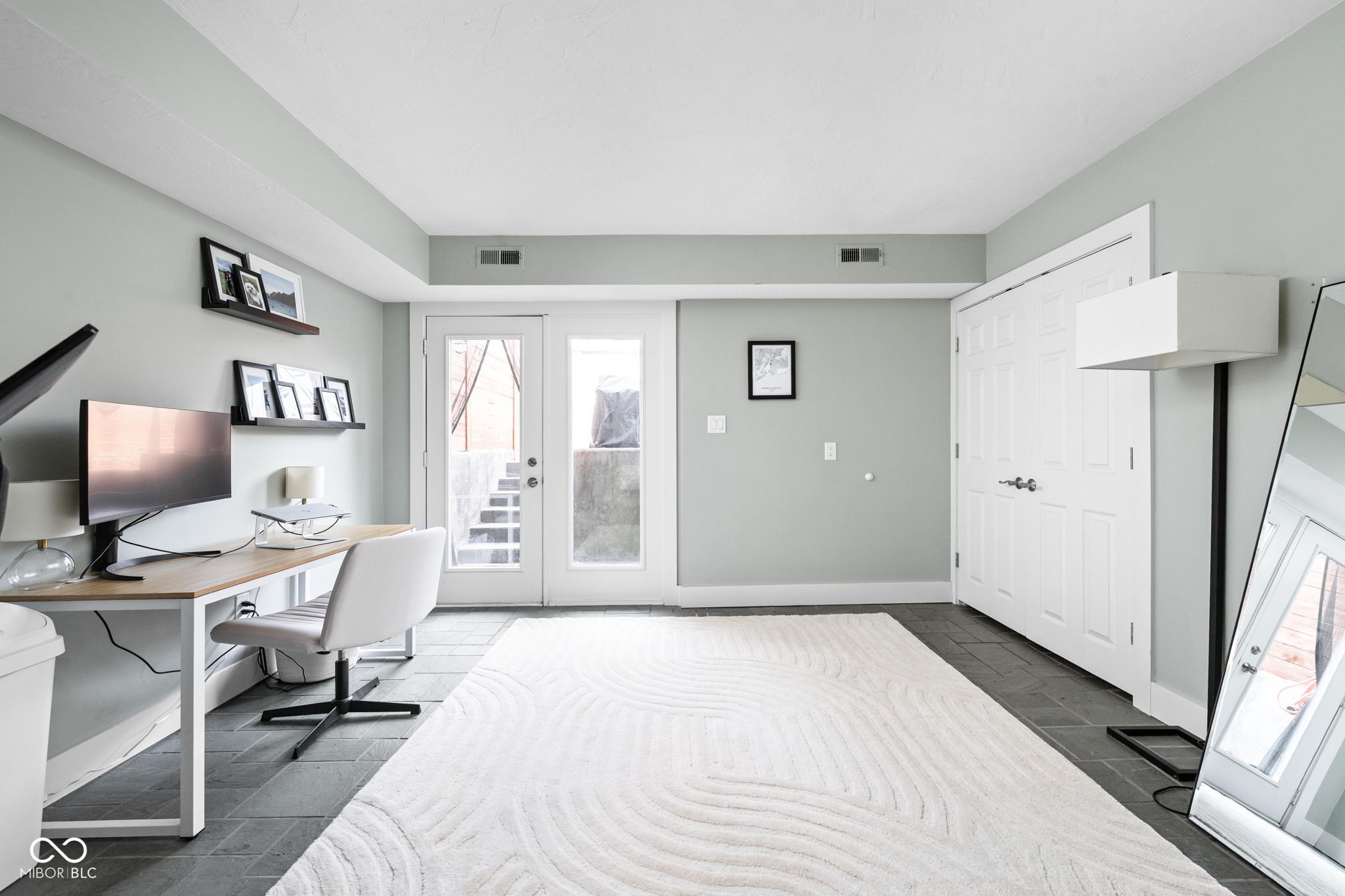 548 Lockerbie Circle North Indianapolis, IN 46202 - Photo 8 of 32