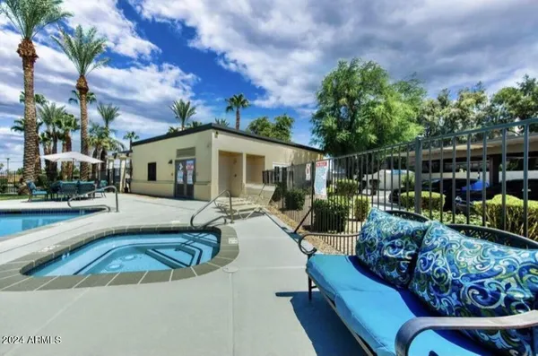 $1,265 | 4045 West Bell Road, Unit 1A, Phoenix, AZ 85053