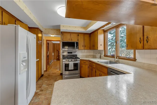 $425,000 | 17 Parkhaven Drive, Amherst, NY 14228