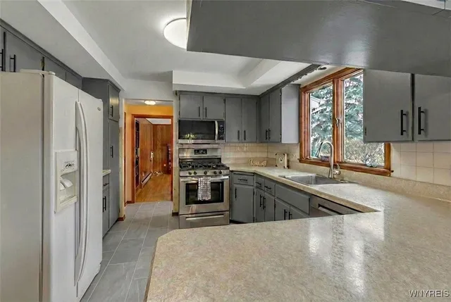 $425,000 | 17 Parkhaven Drive, Amherst, NY 14228