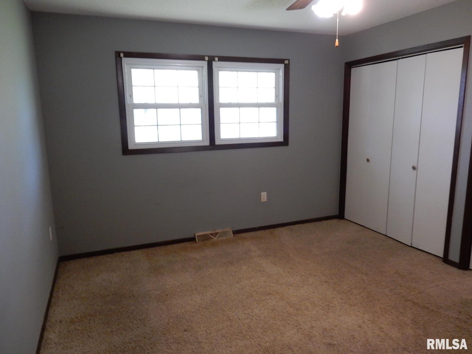 431 10th Street Lincoln, IL 62656 - Photo 12 of 22