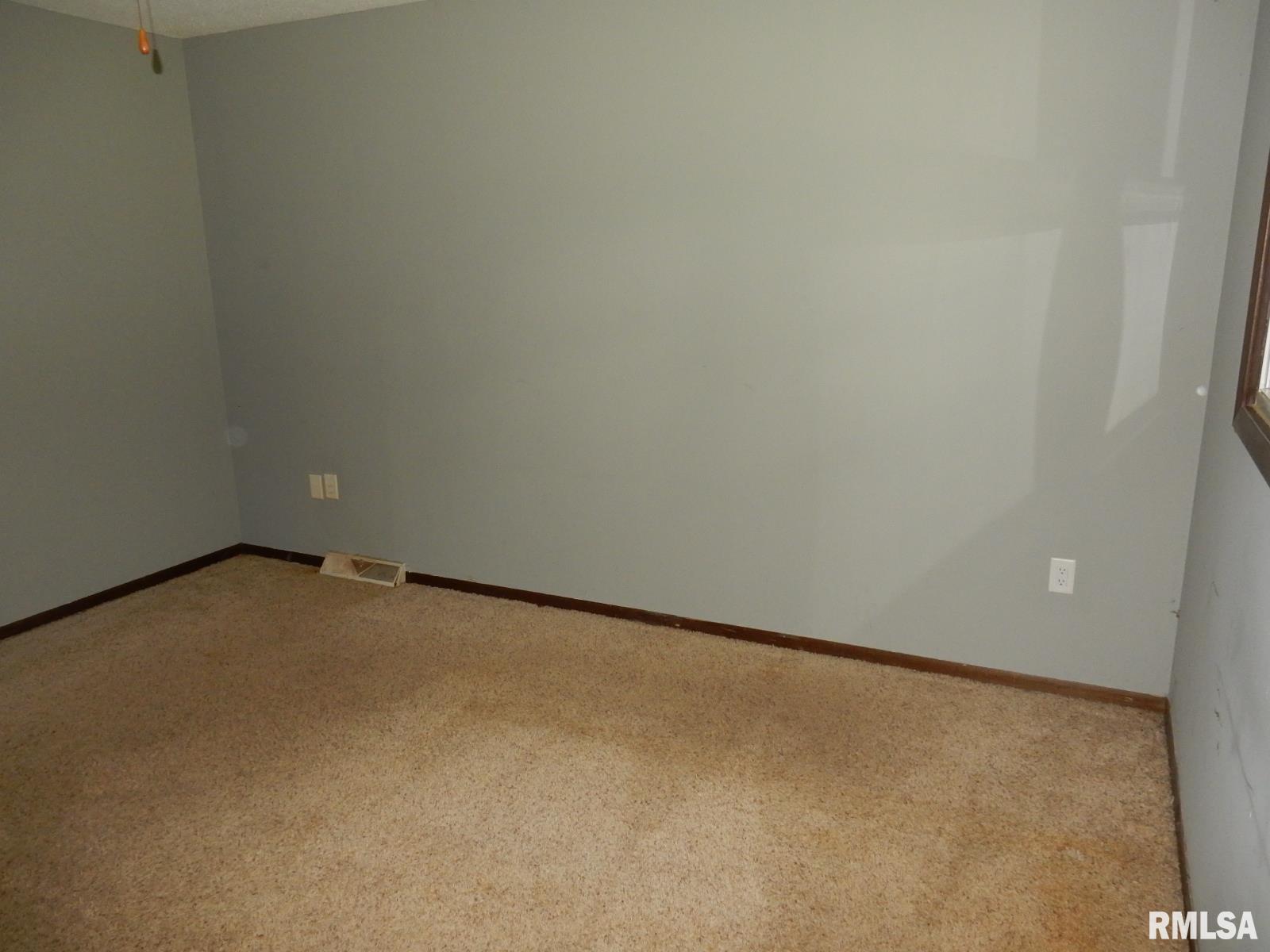 431 10th Street Lincoln, IL 62656 - Photo 14 of 22