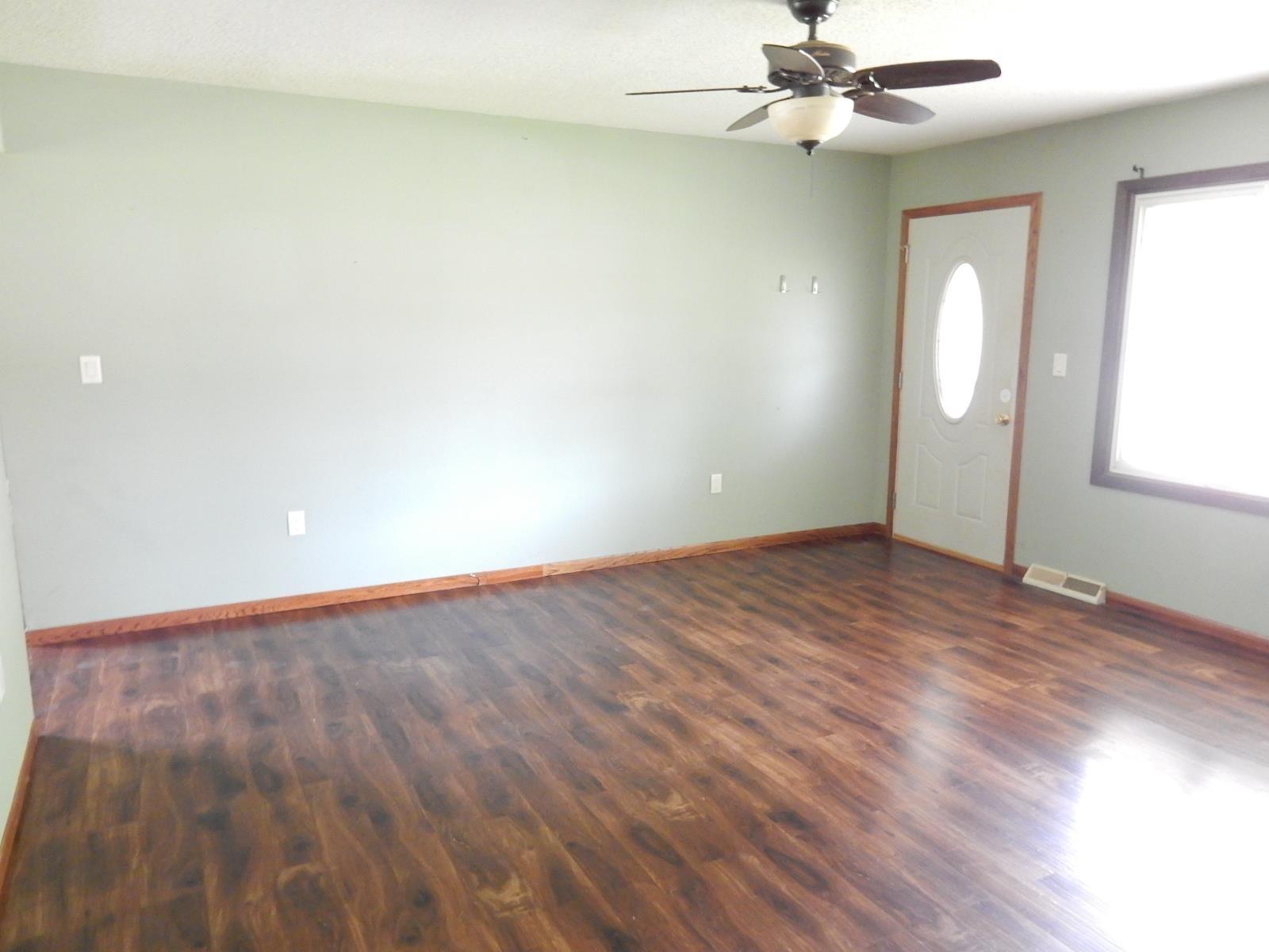 431 10th Street Lincoln, IL 62656 - Photo 3 of 22